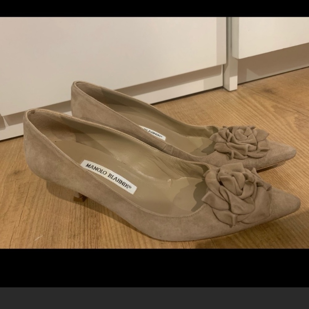 manolo blahnik kitten heel